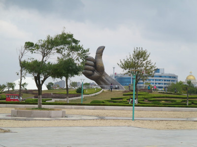 上海大拇指广场雕塑意思,上海大拇指广场有什么好玩的